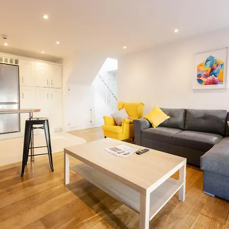 Modern Canal View Home, In Centre, Sleeps 8