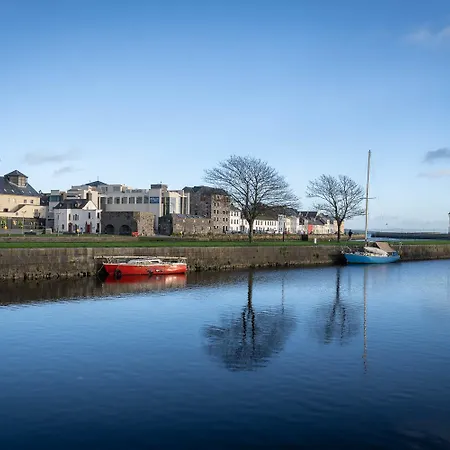 Apartmán Modern Canal View Home, In Centre, Sleeps 8 Galway