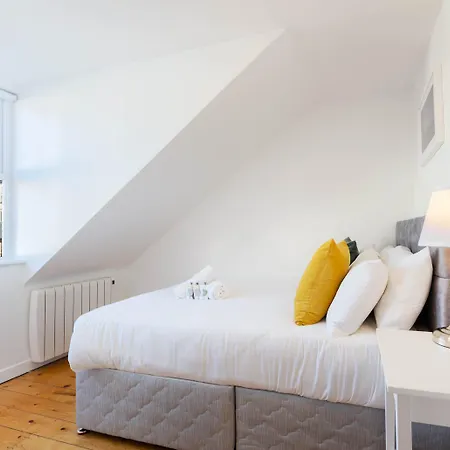 Modern Canal View Home, In Centre, Sleeps 8 Apartmán