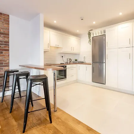 شقة Modern Canal View Home, In Centre, Sleeps 8 غالواي