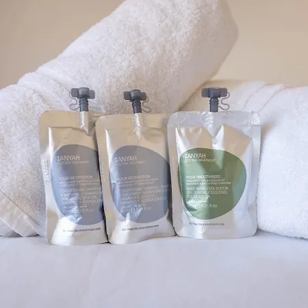 Modern Canal View Home, In Centre, Sleeps 8 *