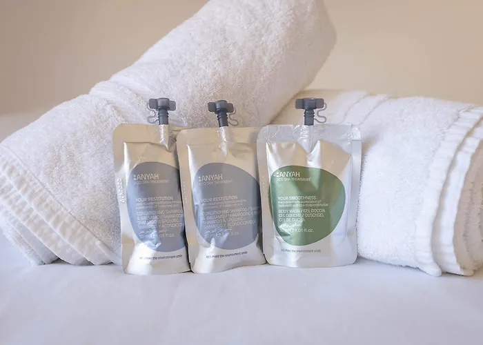 Modern Canal View Home, In Centre, Sleeps 8 *