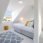 Modern Canal View Home, In Centre, Sleeps 8 *
