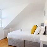 Modern Canal View Home, In Centre, Sleeps 8 Apartment