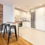 Apartment Modern Canal View Home, In Centre, Sleeps 8 Galway