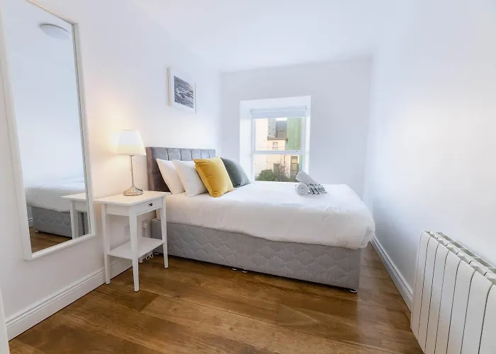 Lejlighed Modern Canal View Home, In Centre, Sleeps 8 *