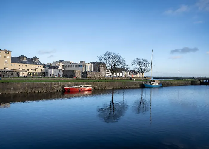 Lejlighed Modern Canal View Home, In Centre, Sleeps 8 Galway