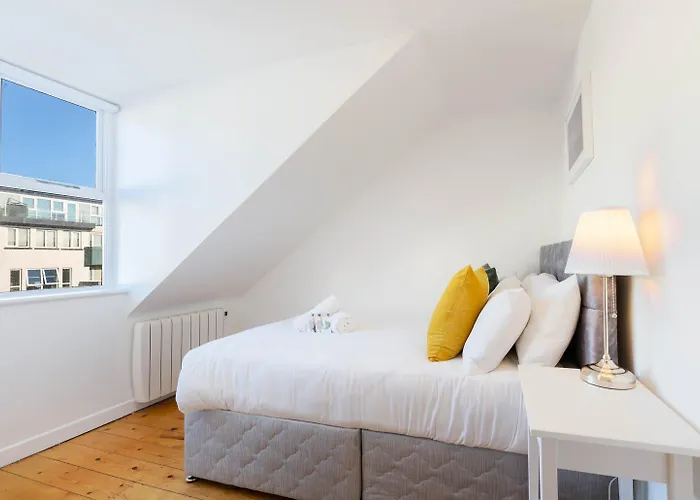 Modern Canal View Home, In Centre, Sleeps 8 Lejlighed