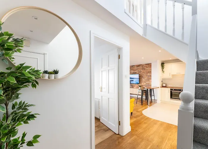 Modern Canal View Home, In Centre, Sleeps 8 Lejlighed *