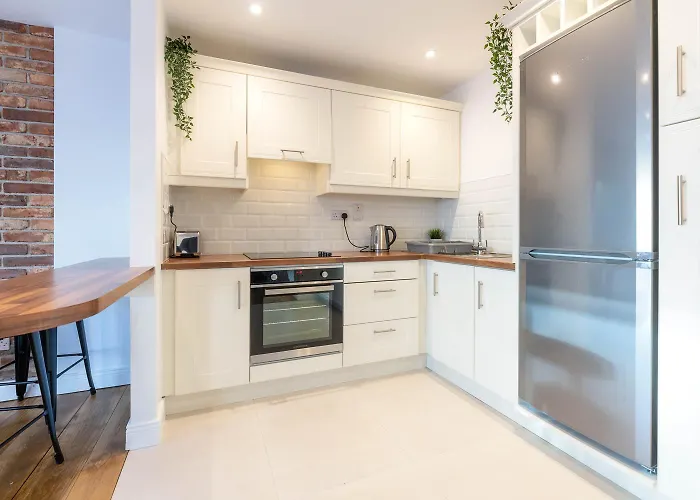 Modern Canal View Home, In Centre, Sleeps 8 Lejlighed Galway