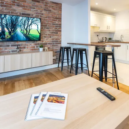 Modern Canal View Home, In Centre, Sleeps 8 골웨이